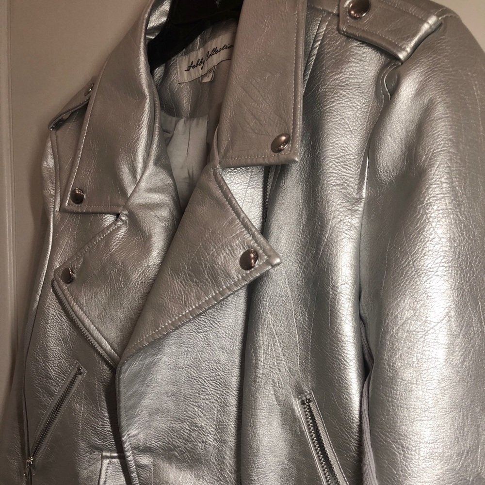 Silver Jacket With Real Pockets - Picture 5 of 8